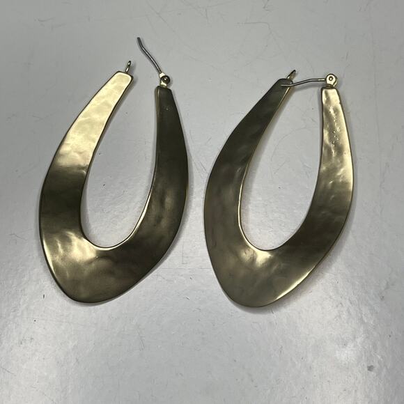 gold tone hoop post earrings costume jewelry - Picture 1 of 6